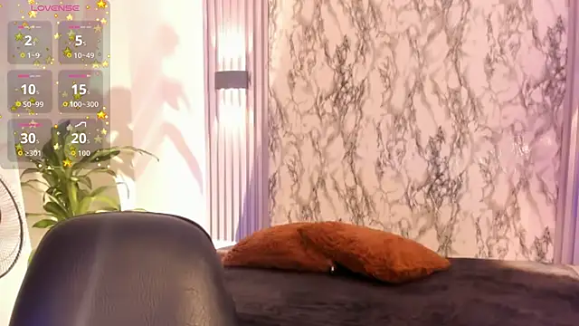 Snapshot of ChloeeMason chatting on October 21, 2025, 11:09 am ChloeeMason online show from October 21, 2025, 11:09 am