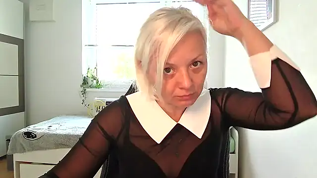 Linsy Kim online show from September 26, 2025, 5:47 am