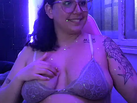 Snapshot of Sweet_yamii chatting on September 27, 2025, 11:44 pm Sweet yamii online show from September 27, 2025, 11:44 pm