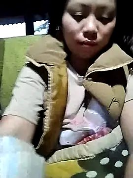 venu00 online show from December 15, 2025, 11:42 pm