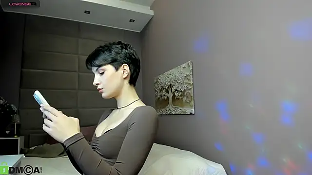 Snapshot of Adeline_Perle chatting on October 10, 2025, 1:50 am Adeline Perle online show from October 10, 2025, 1:50 am