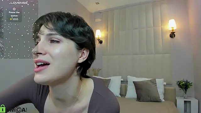 Snapshot of Adeline_Perle chatting on September 25, 2025, 12:05 am Adeline Perle online show from September 25, 2025, 12:05 am