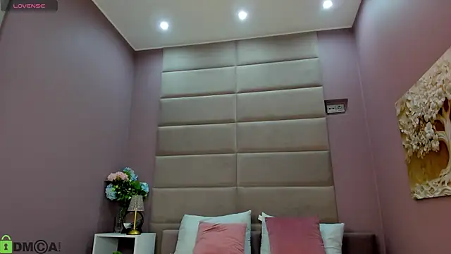 Snapshot of Adeline_Perle chatting on October 4, 2025, 1:07 am Adeline Perle online show from October 4, 2025, 1:07 am