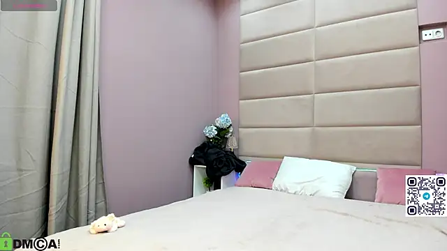 Snapshot of Adeline_Perle chatting on October 24, 2025, 1:15 am Adeline Perle online show from October 24, 2025, 1:15 am