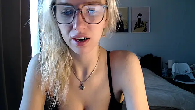 VivianCoke online show from February 7, 2026, 8:44 am