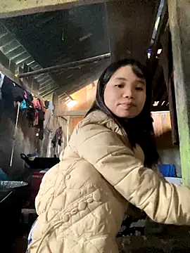 Snapshot of Ngoc-bbi chatting on October 28, 2025, 1:39 am Ngoc-bbi online show from October 28, 2025, 1:39 am