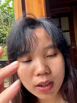 Snapshot of Ngoc-bbi chatting on October 15, 2025, 5:28 am Ngoc-bbi online show from October 15, 2025, 5:28 am