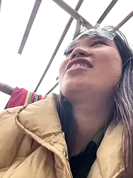 Snapshot of Ngoc-bbi chatting on October 27, 2025, 4:57 am Ngoc-bbi online show from October 27, 2025, 4:57 am