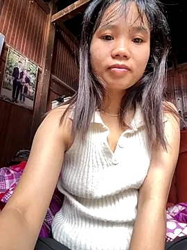 Snapshot of Ngoc-bbi chatting on October 19, 2025, 12:57 am Ngoc-bbi online show from October 19, 2025, 12:57 am