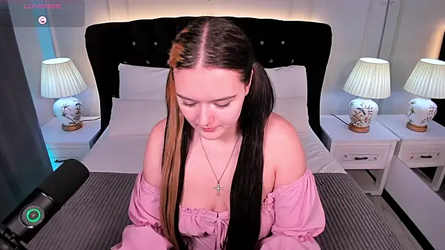 Snapshot of HeyMary chatting on September 25, 2025, 7:36 am HeyMary online show from September 25, 2025, 7:36 am