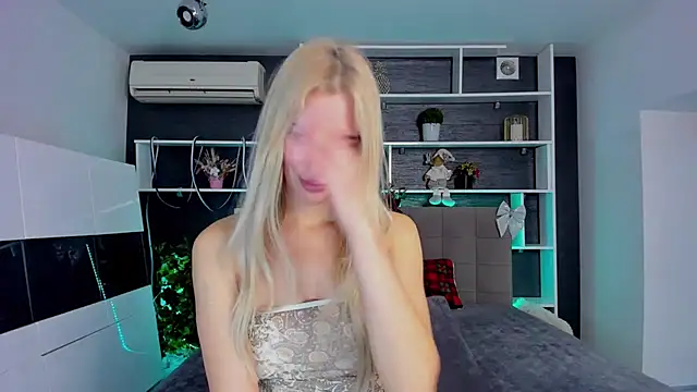 SabrinaSharm online show from December 18, 2025, 1:04 pm