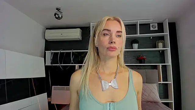 Snapshot of SabrinaSharm chatting on September 19, 2025, 11:47 am SabrinaSharm online show from September 19, 2025, 11:47 am