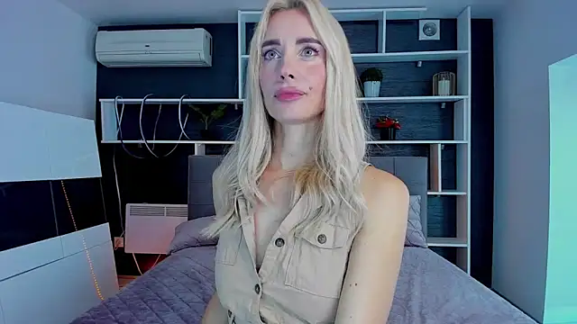 Snapshot of SabrinaSharm chatting on October 4, 2025, 11:56 am SabrinaSharm online show from October 4, 2025, 11:56 am