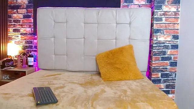 Snapshot of marilunabrown303av chatting on November 1, 2025, 2:33 pm marilunabrown303av online show from November 1, 2025, 2:33 pm