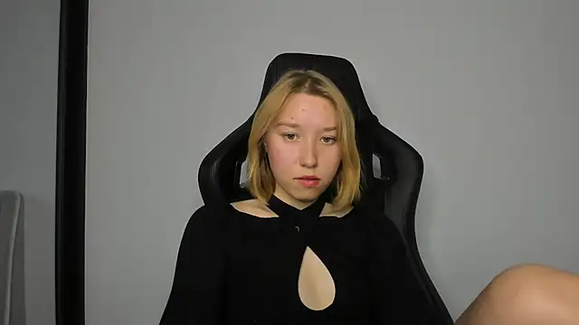 Snapshot of Agatha_May chatting on October 11, 2025, 12:06 pm Agatha May online show from October 11, 2025, 12:06 pm