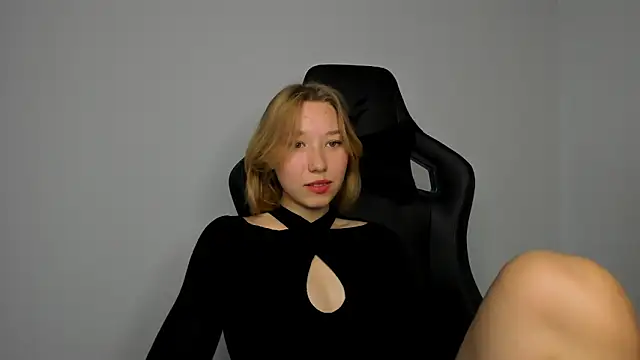 Snapshot of Agatha_May chatting on October 10, 2025, 11:22 am Agatha May online show from October 10, 2025, 11:22 am