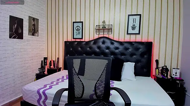 Snapshot of MAYASMITH__ chatting on October 9, 2025, 3:18 am MAYASMITH   online show from October 9, 2025, 3:18 am