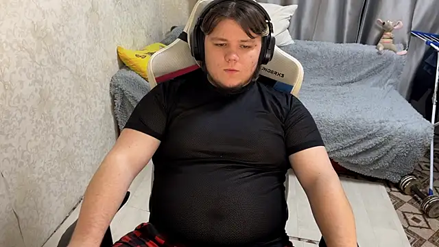 Snapshot of desiredude9 chatting on October 4, 2025, 4:30 pm desiredude9 online show from October 4, 2025, 4:30 pm