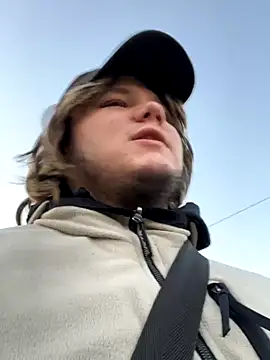 Snapshot of desiredude9 chatting on October 18, 2025, 11:01 am desiredude9 online show from October 18, 2025, 11:01 am