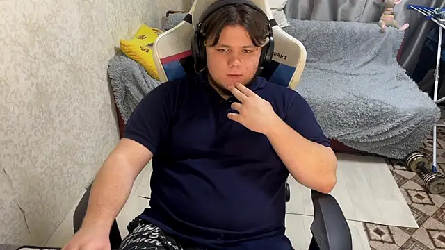 Snapshot of desiredude9 chatting on October 6, 2025, 5:57 pm desiredude9 online show from October 6, 2025, 5:57 pm