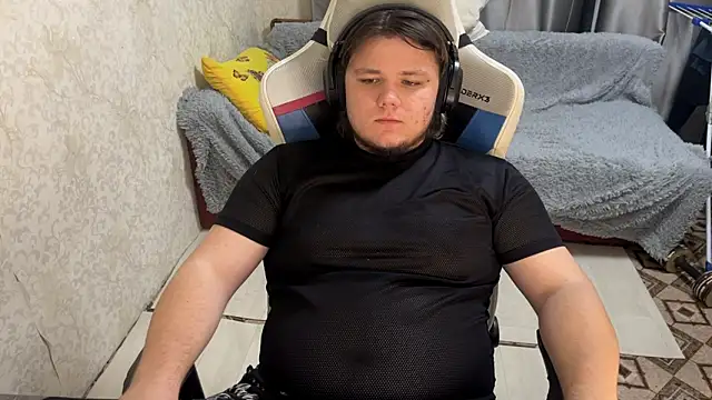 Snapshot of desiredude9 chatting on October 5, 2025, 6:09 pm desiredude9 online show from October 5, 2025, 6:09 pm