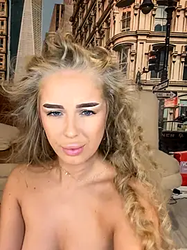 Snapshot of AubrieleRouj1 chatting on September 12, 2025, 3:23 pm AubrieleRouj1 online show from September 12, 2025, 3:23 pm