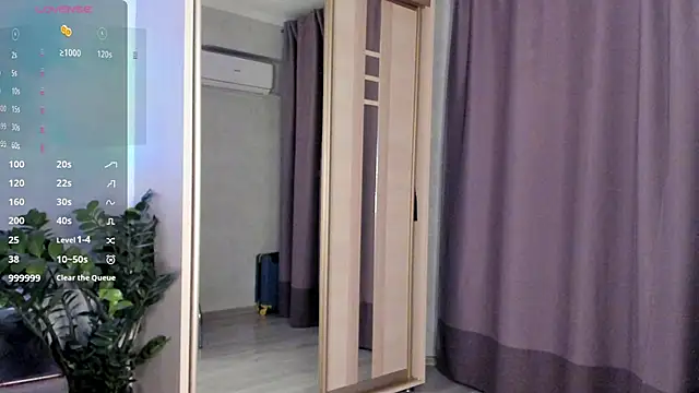 Snapshot of SaraShine_ chatting on October 7, 2025, 7:59 pm SaraShine online show from October 7, 2025, 7:59 pm