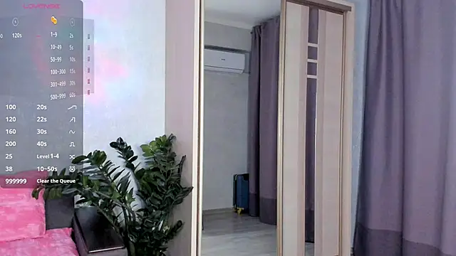 Snapshot of SaraShine_ chatting on September 18, 2025, 7:39 pm SaraShine online show from September 18, 2025, 7:39 pm