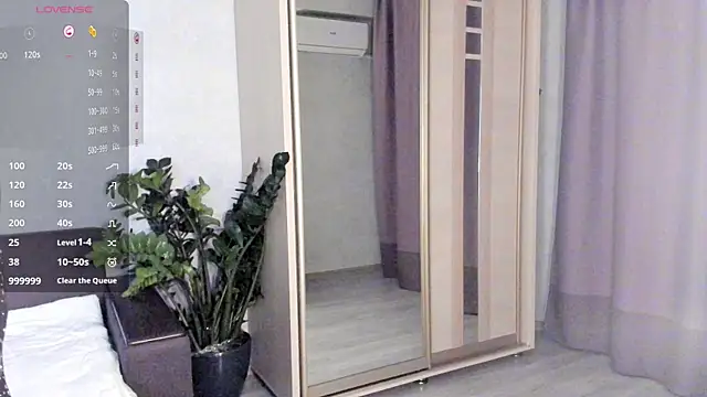 Snapshot of SaraShine_ chatting on October 23, 2025, 8:07 pm SaraShine online show from October 23, 2025, 8:07 pm