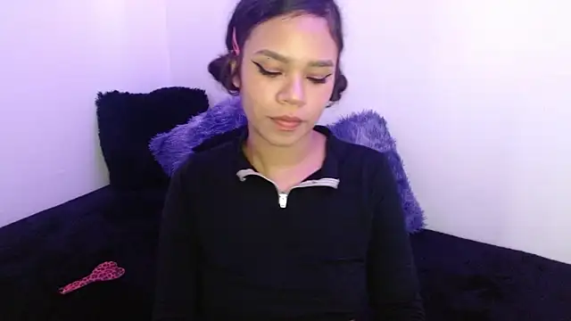 Snapshot of Canela_s1 chatting on December 18, 2025, 9:29 pm Canela s1 online show from December 18, 2025, 9:29 pm