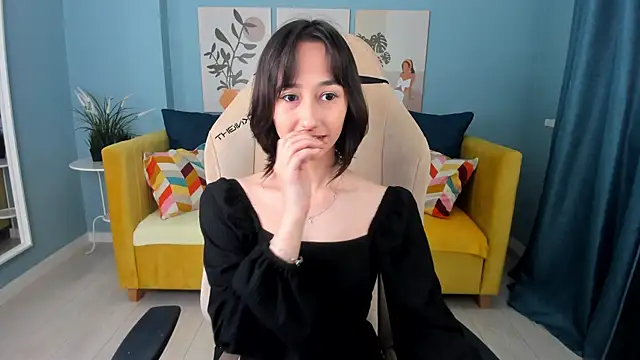 Snapshot of EmilySwonn chatting on October 7, 2025, 4:08 pm EmilySwonn online show from October 7, 2025, 4:08 pm