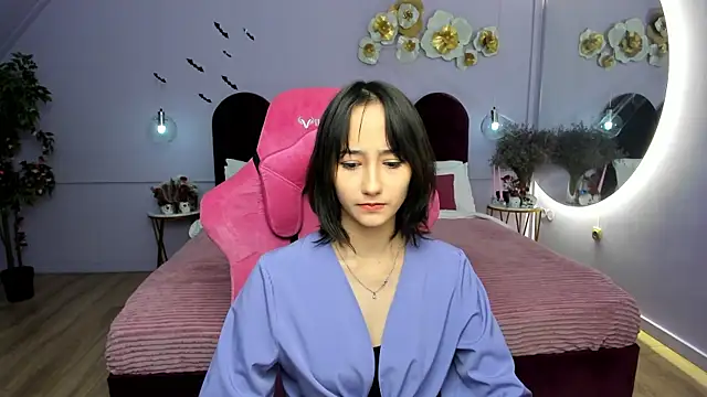 Snapshot of EmilySwonn chatting on October 27, 2025, 4:08 pm EmilySwonn online show from October 27, 2025, 4:08 pm