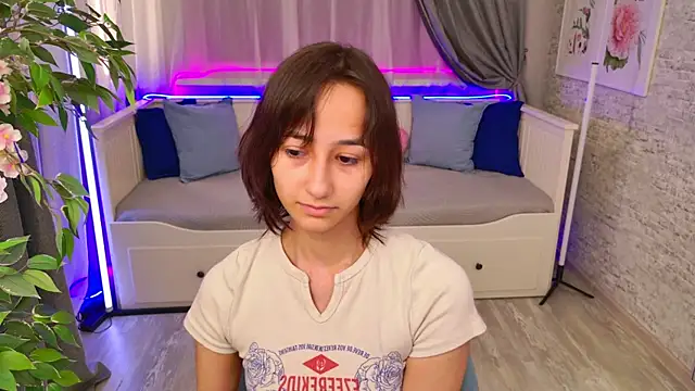 Snapshot of EmilySwonn chatting on September 18, 2025, 3:59 pm EmilySwonn online show from September 18, 2025, 3:59 pm