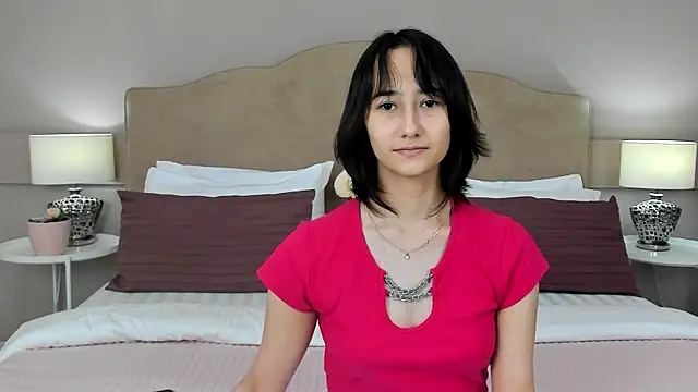 Snapshot of EmilySwonn chatting on October 15, 2025, 7:33 pm EmilySwonn online show from October 15, 2025, 7:33 pm