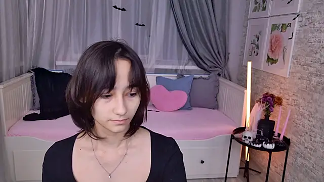 Snapshot of EmilySwonn chatting on October 29, 2025, 4:06 pm EmilySwonn online show from October 29, 2025, 4:06 pm