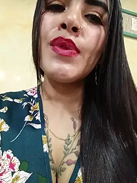 Snapshot of MAYE__13 chatting on September 25, 2025, 2:12 pm MAYE  13 online show from September 25, 2025, 2:12 pm