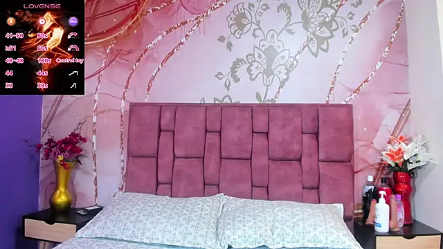 luna maisonn online show from November 6, 2025, 8:13 pm