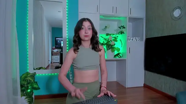 MilenaCrown online show from January 10, 2026, 9:32 pm