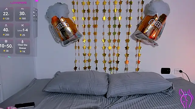 MilenaCrown online show from October 4, 2025, 8:21 pm