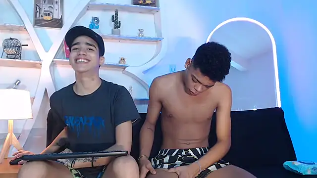 Snapshot of PRETTY_FEM chatting on September 20, 2025, 2:11 pm PRETTY FEM online show from September 20, 2025, 2:11 pm