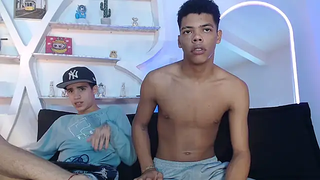 Snapshot of PRETTY_FEM chatting on September 19, 2025, 1:48 pm PRETTY FEM online show from September 19, 2025, 1:48 pm