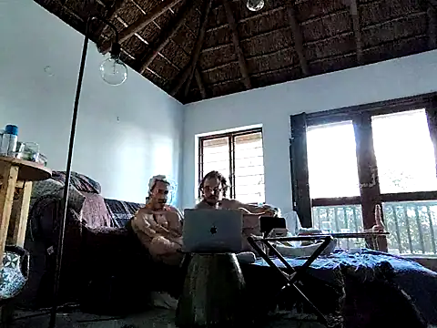 callemehole online show from April 20, 2026, 3:02 pm