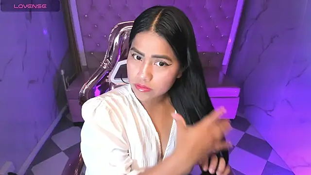 Snapshot of Victoria_b_ chatting on October 17, 2025, 8:10 pm Victoria b  online show from October 17, 2025, 8:10 pm