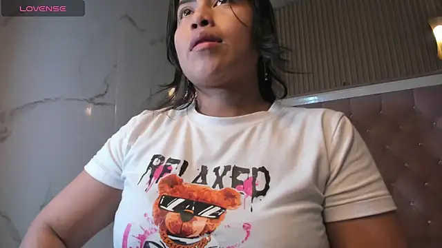 Snapshot of Victoria_b_ chatting on October 18, 2025, 8:11 pm Victoria b  online show from October 18, 2025, 8:11 pm