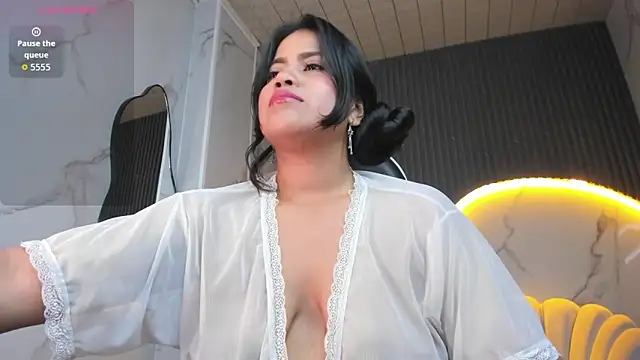 Snapshot of Victoria_b_ chatting on October 30, 2025, 8:01 am Victoria b  online show from October 30, 2025, 8:01 am