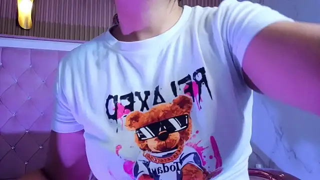 Snapshot of Victoria_b_ chatting on October 25, 2025, 8:20 pm Victoria b  online show from October 25, 2025, 8:20 pm