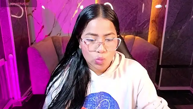 Snapshot of Victoria_b_ chatting on October 30, 2025, 8:06 pm Victoria b  online show from October 30, 2025, 8:06 pm