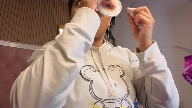 Victoria b  online show from November 8, 2025, 8:23 pm