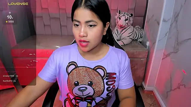 Snapshot of Victoria_b_ chatting on October 10, 2025, 12:44 am Victoria b  online show from October 10, 2025, 12:44 am