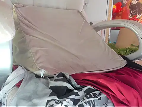 mila dash online show from September 25, 2025, 12:33 pm